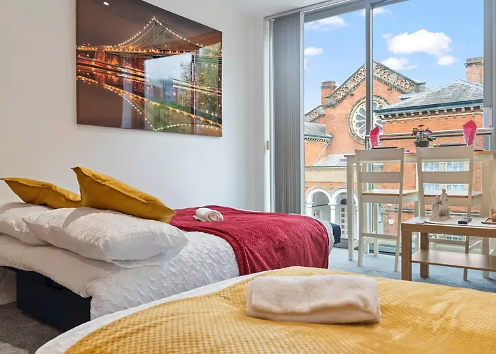 Heart Of City Centre Luxury Apartment With Secure Underground Parking